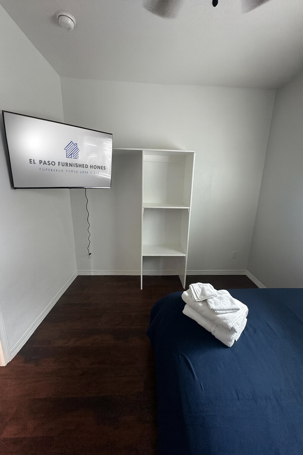 Smart TV - 3029 E Missouri Ave