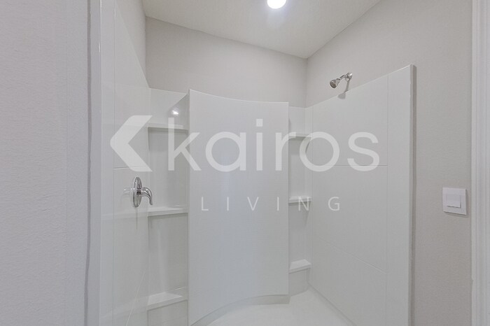 Building Photo - 8585 SW 44th Ct