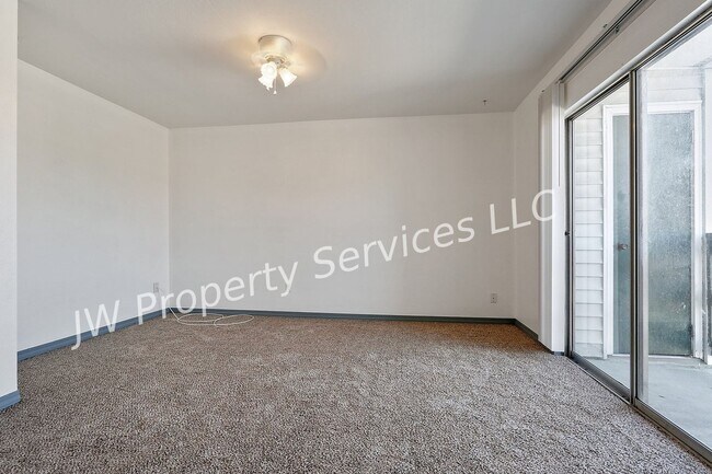 Building Photo - Bright & Cozy 1-Bedroom Condo in Prime Metairie Location