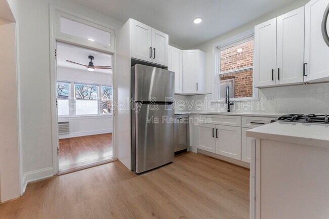 Building Photo - 5737 N Washtenaw Ave