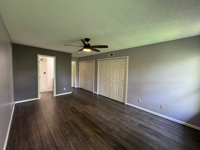Building Photo - West AVL - Beautifully Updated Townhouse