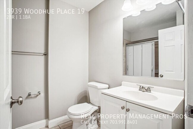 Building Photo - 3939 Woodhue Pl