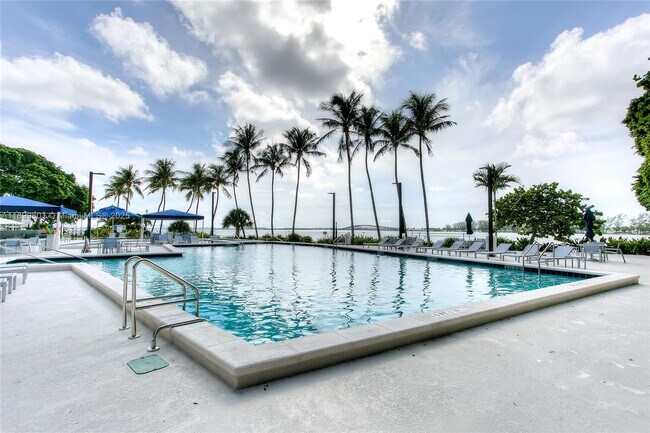 Building Photo - 2333 Brickell Ave