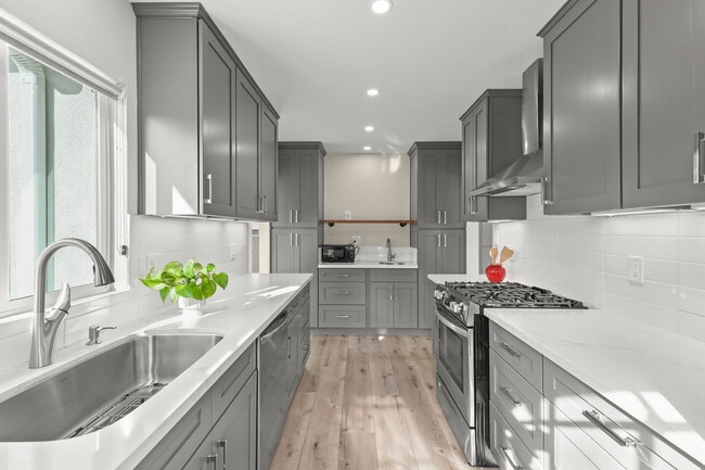 Building Photo - 6535 Ben Ave