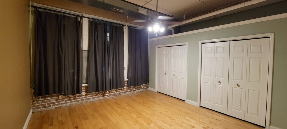 Bedroom overlooking Washington Ave - 1709 Washington Ave