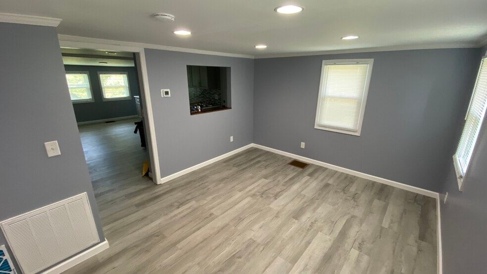 Building Photo - 1601 Glade Rd