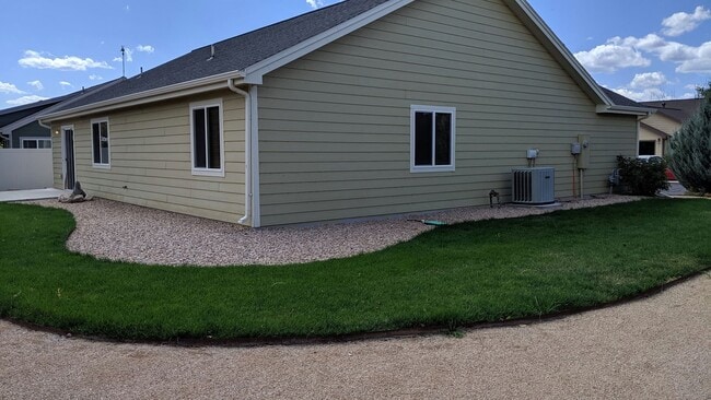 Building Photo - 3216 Ravens Crest Dr