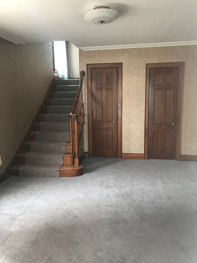 Bedroom - 118 W Chestnut St