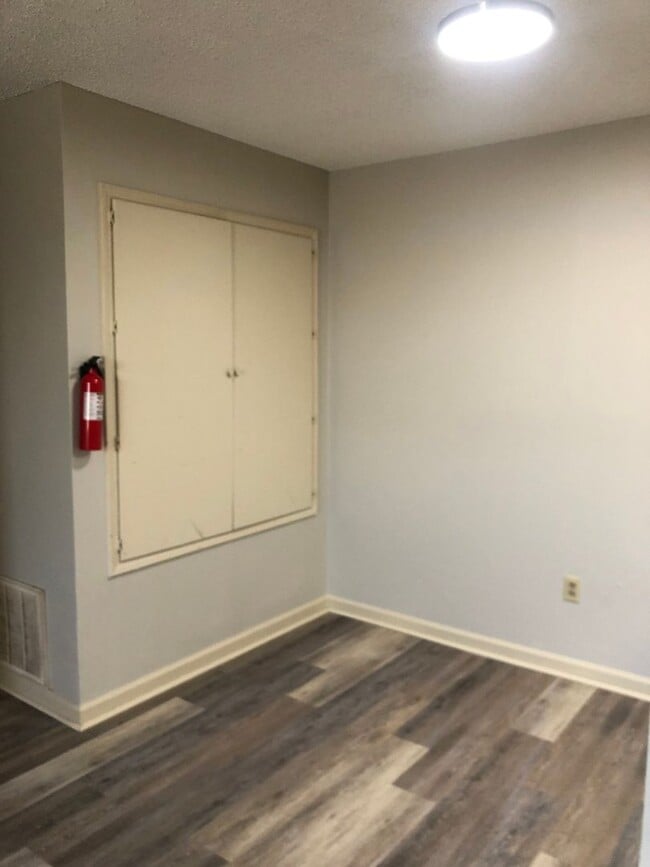 Building Photo - Downtown 2 Bedroom Apartment