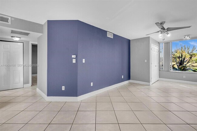 Building Photo - 2881 N Oakland Forest Dr