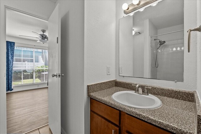 Building Photo - 3506 Cove View Blvd