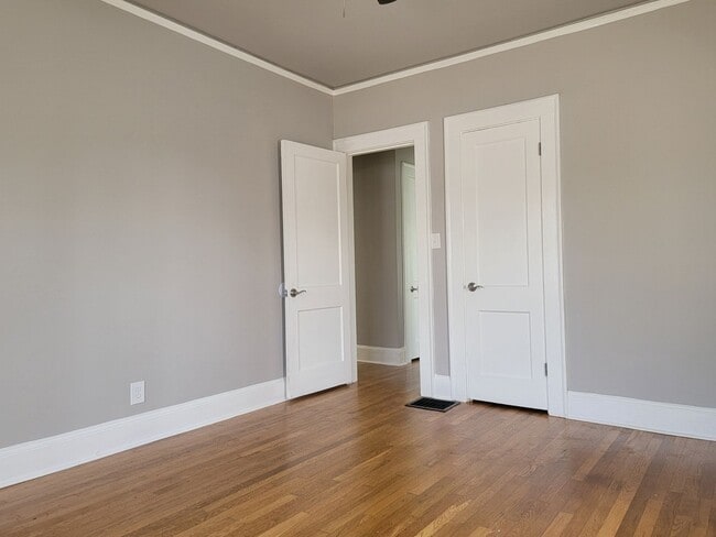 Building Photo - Charming Craftsman in the Heart of Atlanta...