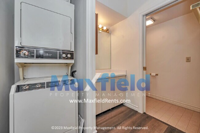 Building Photo - Avenues - 3 Bedroom 3 Bath Townhome with amazing southern views!