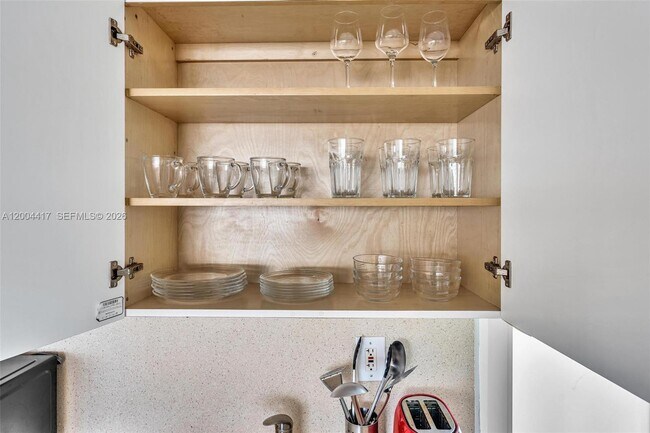 Building Photo - 10000 E Bay Harbor Dr