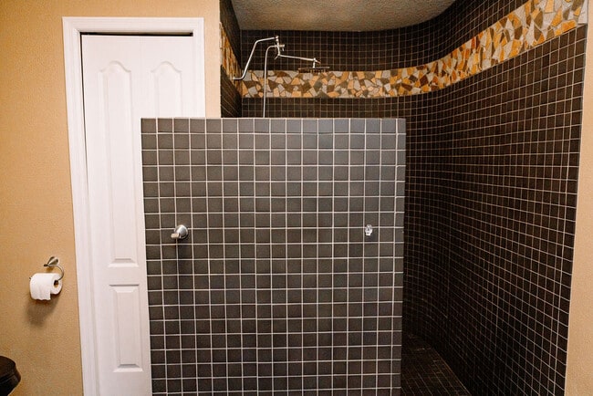 Building Photo - 22620 Willow Lakes Dr