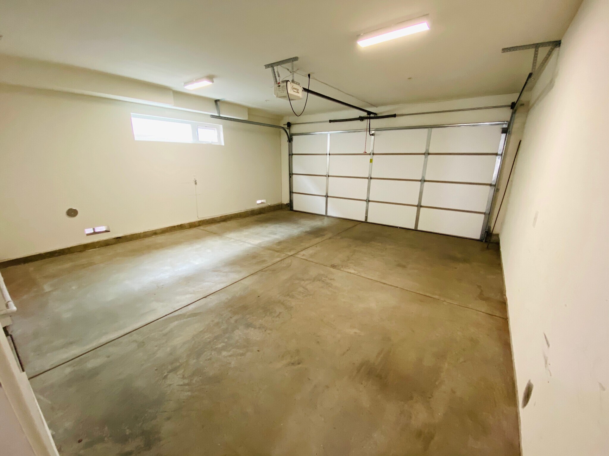 Building Photo - 855 N McCadden Pl