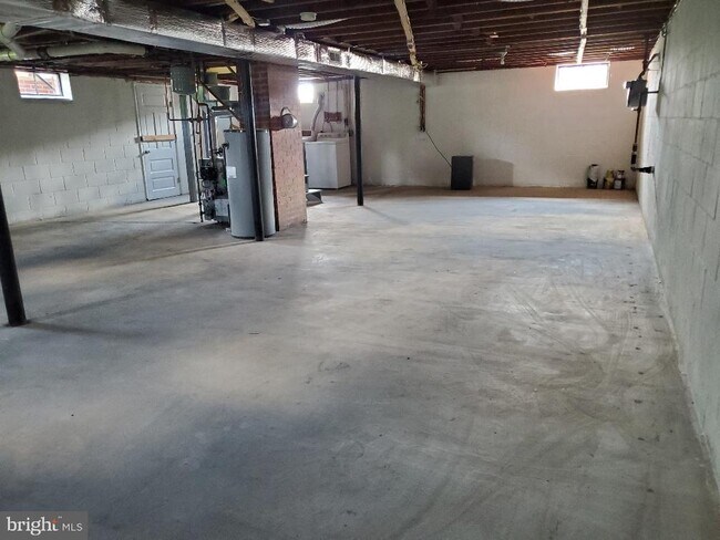 Building Photo - 326 Wellham Ave