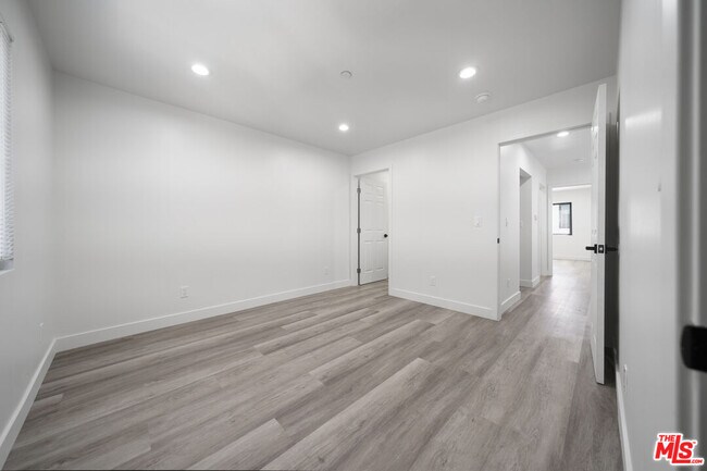 Building Photo - 4112 Normandie Ave
