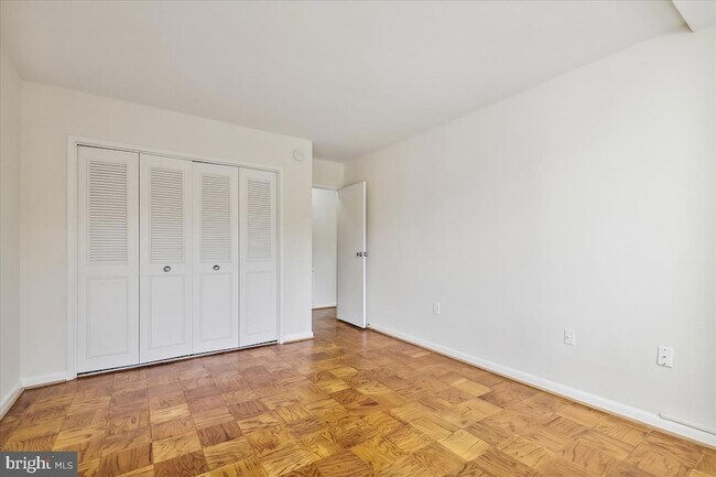 Building Photo - 10401 Grosvenor Pl