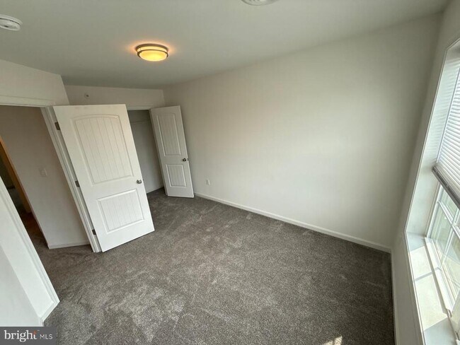 Building Photo - 12425 Jackson Ave