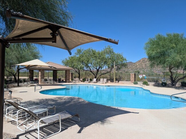 Building Photo - Tramonto Townhome - Tri-level
