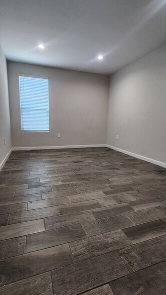 Building Photo - 37845 W Santa Barbara Ave