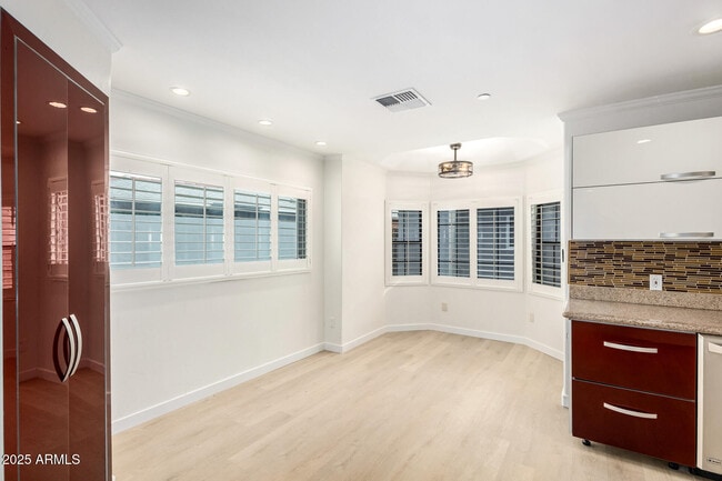 Building Photo - 1606 W Keim Dr