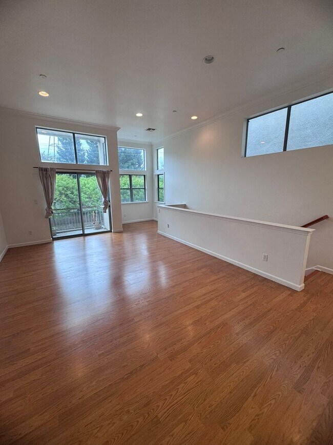 Building Photo - 2 Bedroom 2 Bathroom Home in West Sac