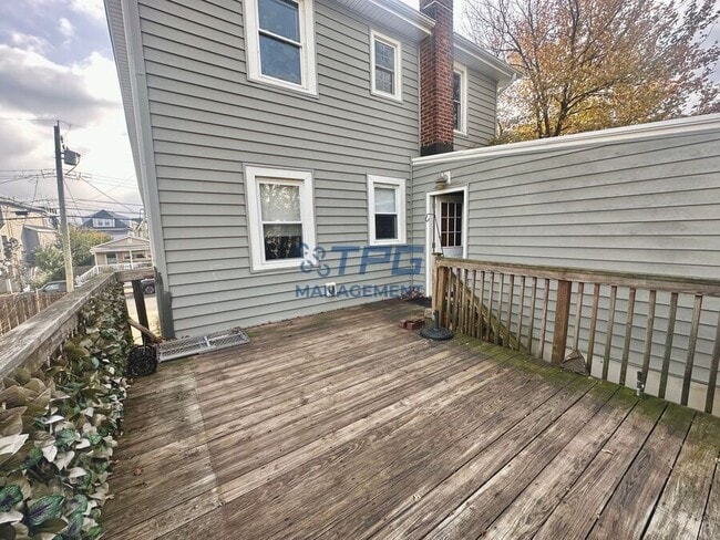 Building Photo - 32 Barberie Ave