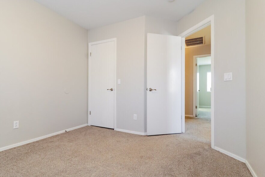 Building Photo - 3802 N 104th Ave