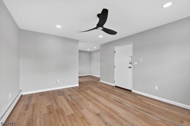 Building Photo - 52 Naples Ave