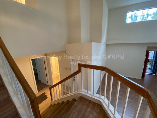 Building Photo - 960 Vallerand Rd