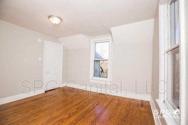 Building Photo - 427 Hood St