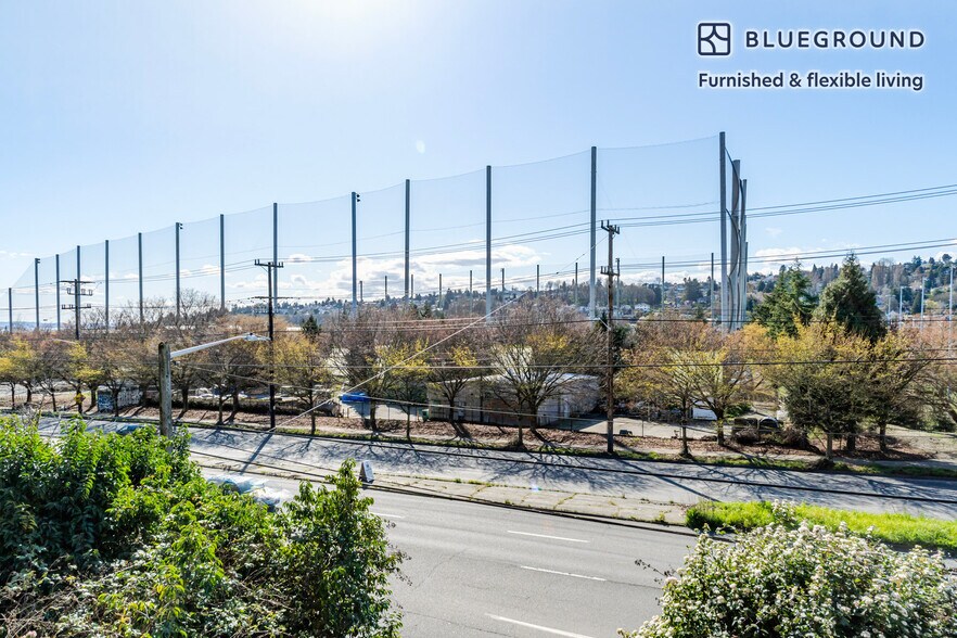 Building Photo - 2850 15th Ave W