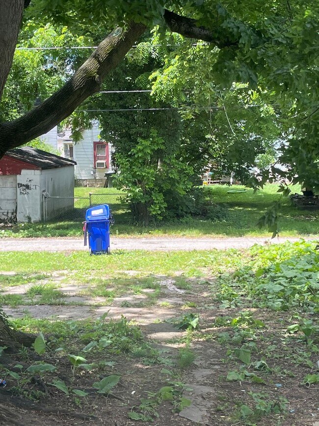 Building Photo - 357-359 Midland Ave