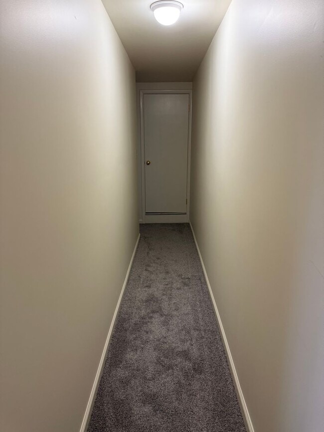 Building Photo - 112 S Fayette St