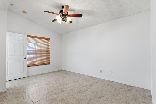 Building Photo - 3622 Coco Lake Dr