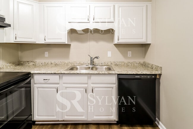 Building Photo - Enjoy living the good life in this 3 bedroom, 2 bathroom home