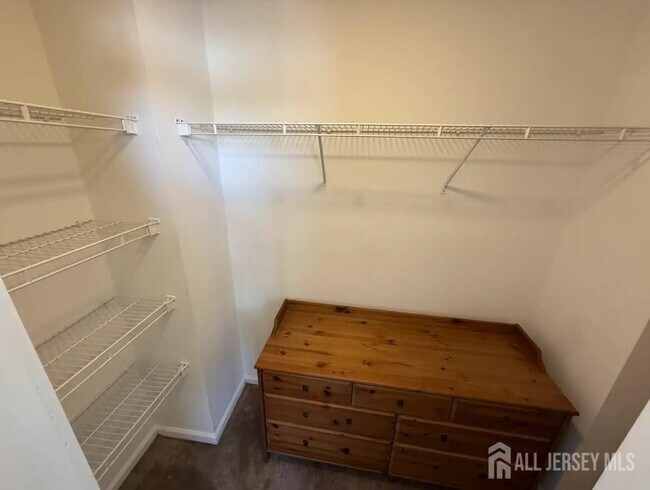 Building Photo - 942 Thomas Ave