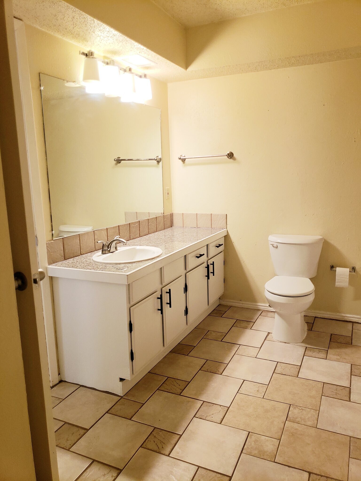 Building Photo - 6723 Eastridge Dr