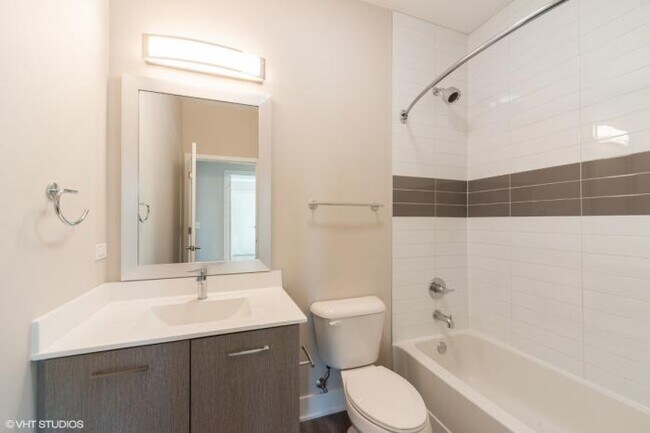 Building Photo - 2 bedroom in OAKBOOK TERRACE IL 60181