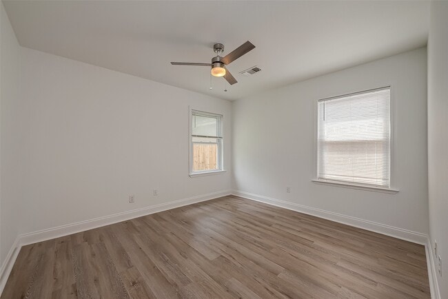 Building Photo - 917 Adele St