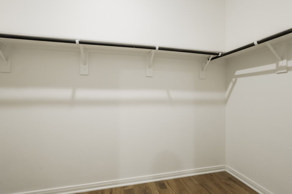 Building Photo - 16459 Hill Dr