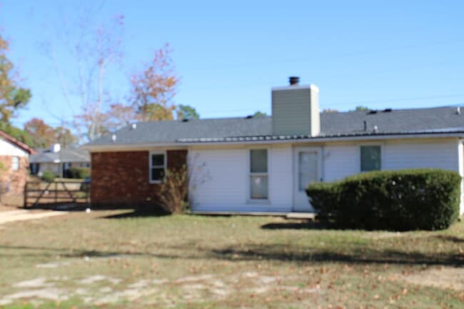 Building Photo - 3 Bedroom 2 Bath In Hephzibah!