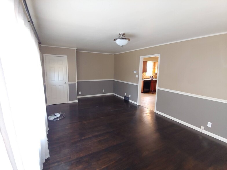 Living Room - 510 S 72nd St