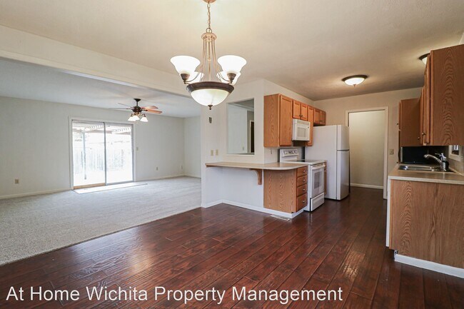 Building Photo - 3 br, 3 bath House - 2215 South Lori Lane