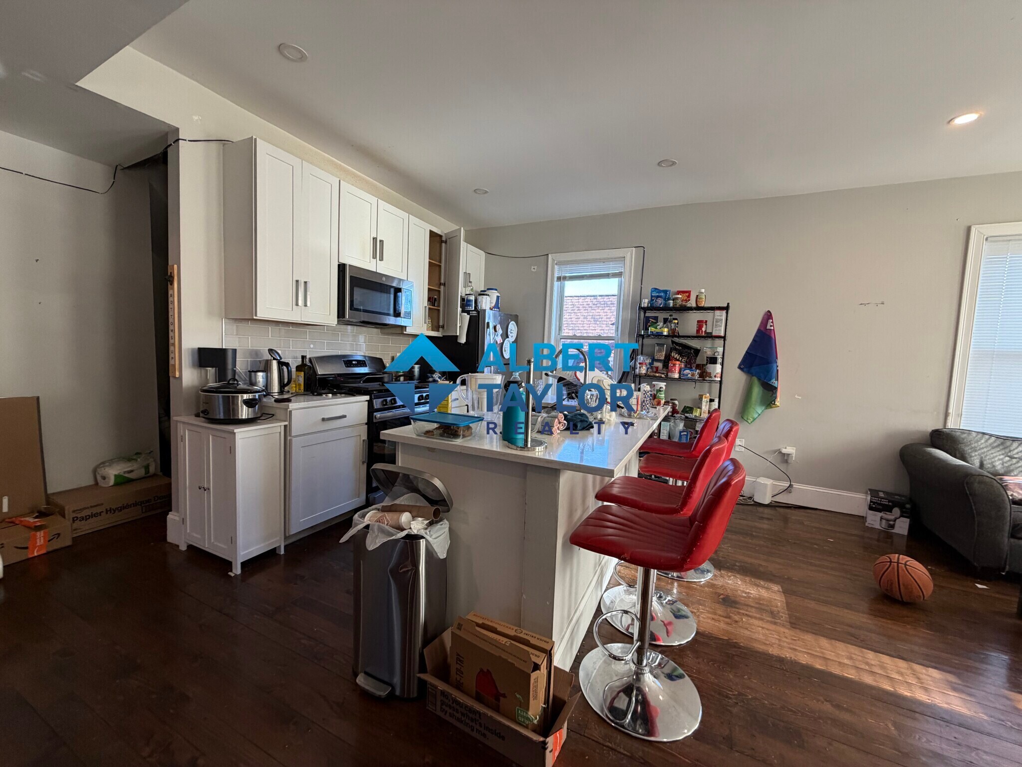 Building Photo - 71 Hillside St