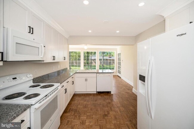 Building Photo - 1732 Beverly Dr