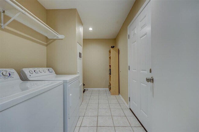 Building Photo - 709 Castle Ridge Rd