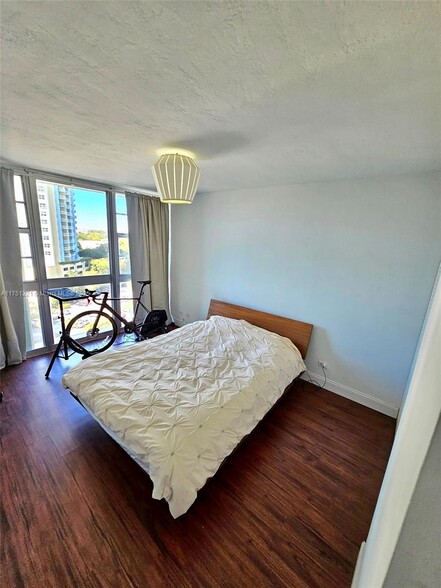 Building Photo - 2451 Brickell Ave